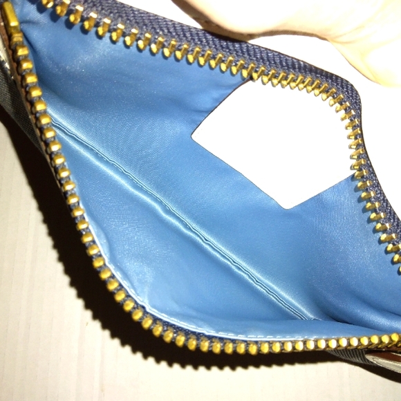 ~Vintage & Rare~COACH "Josie" Large Zip Top Clutch Wristlet & Flower Fob - Picture 8 of 16